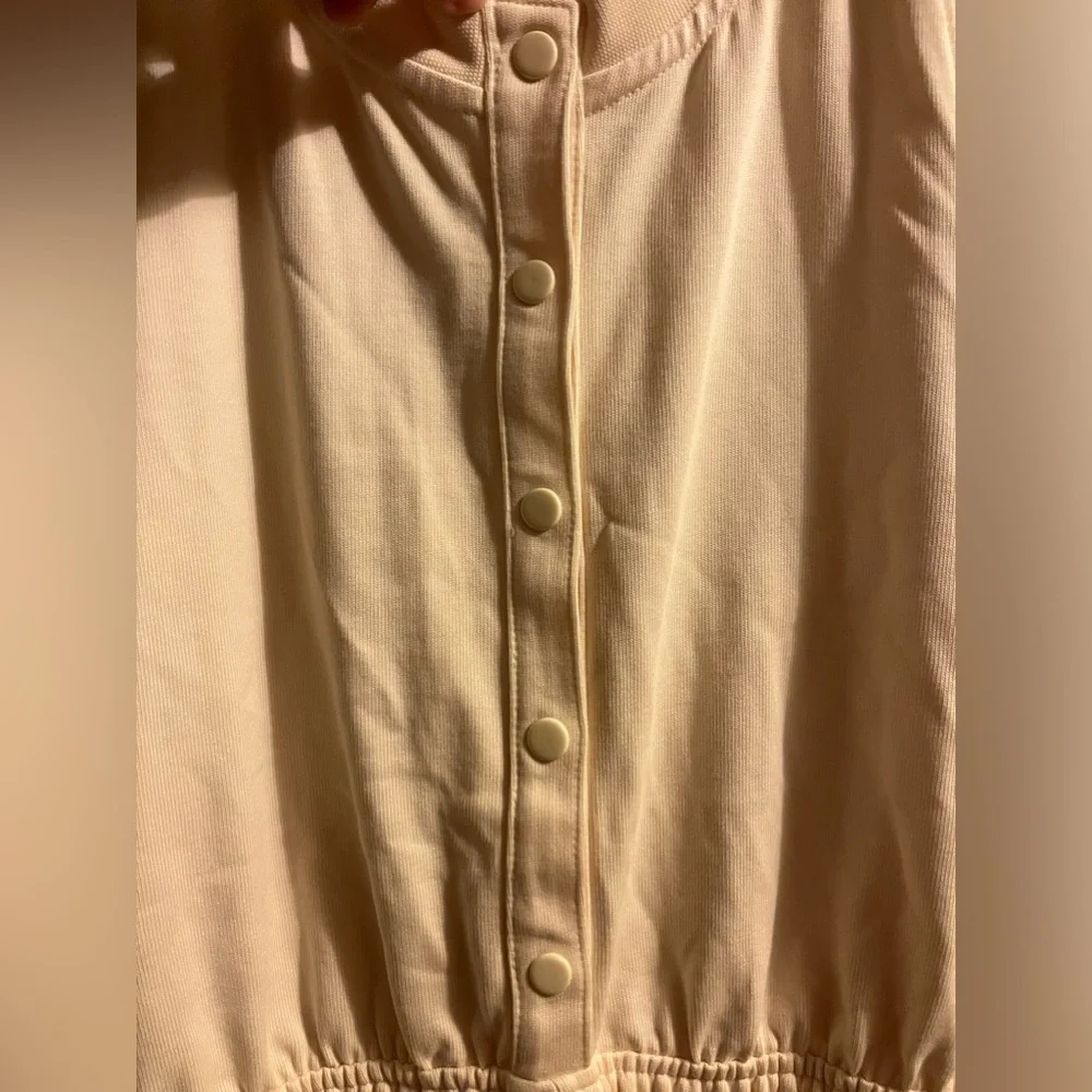 Nike Romper/Jumper/1pc Scoop Neck Snap Buttons Cream/Khaki Pocket Elastic NWT